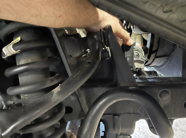 Disconnect the throttle valve, EGR and DEF components