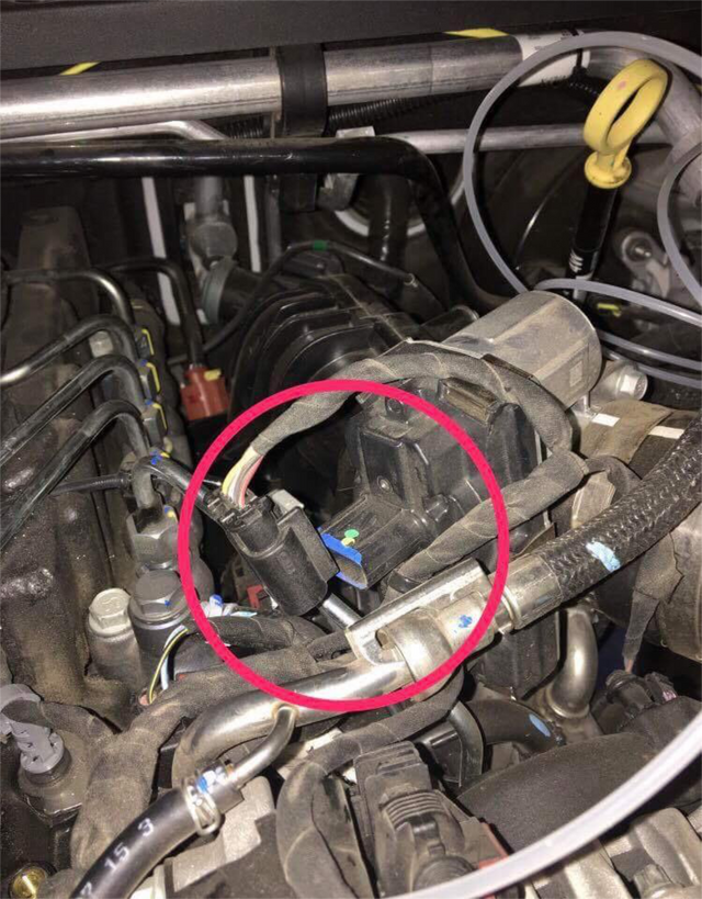 Disconnect the throttle valve, EGR and DEF components