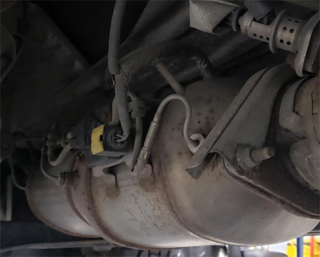 Remove the catalyst assembly