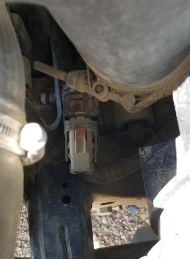Disconnect the throttle valve, EGR and DEF components